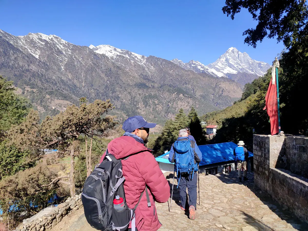 Trekkers on their way to Phakding from Chaurikharka