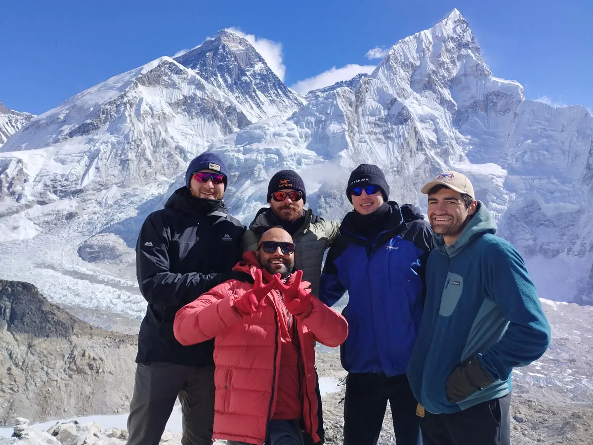 Early morning hike to Kala Patthar