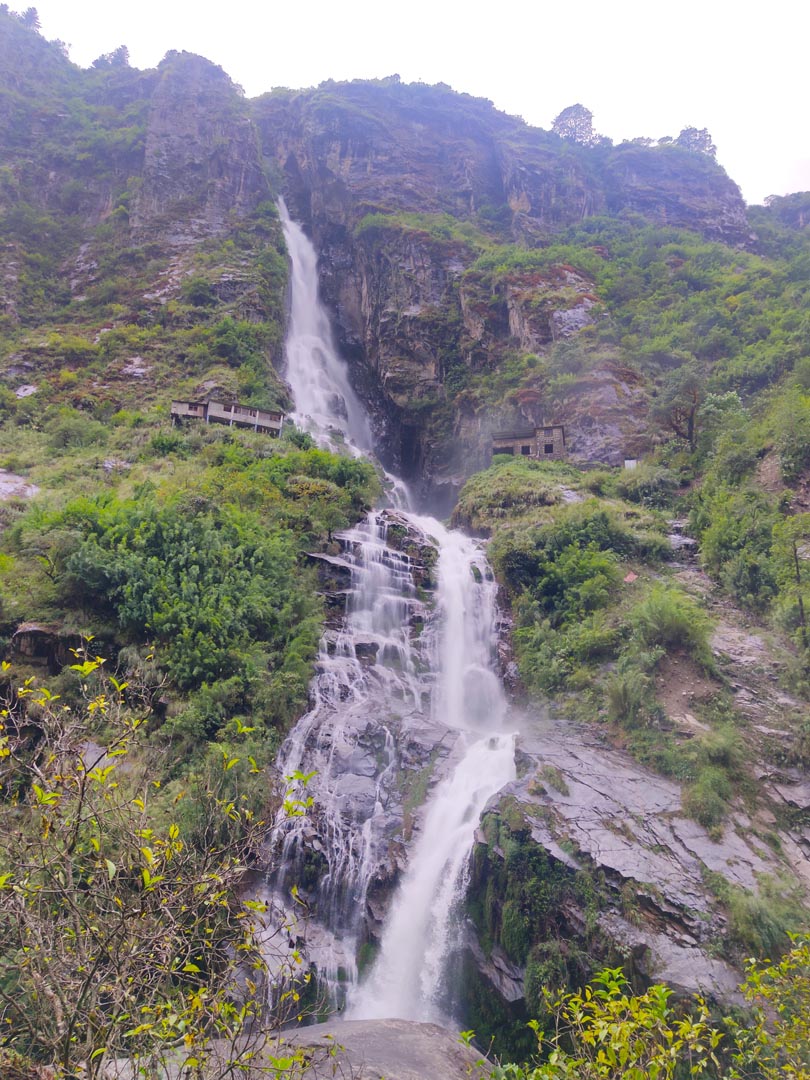 Waterfall on the way to Syange